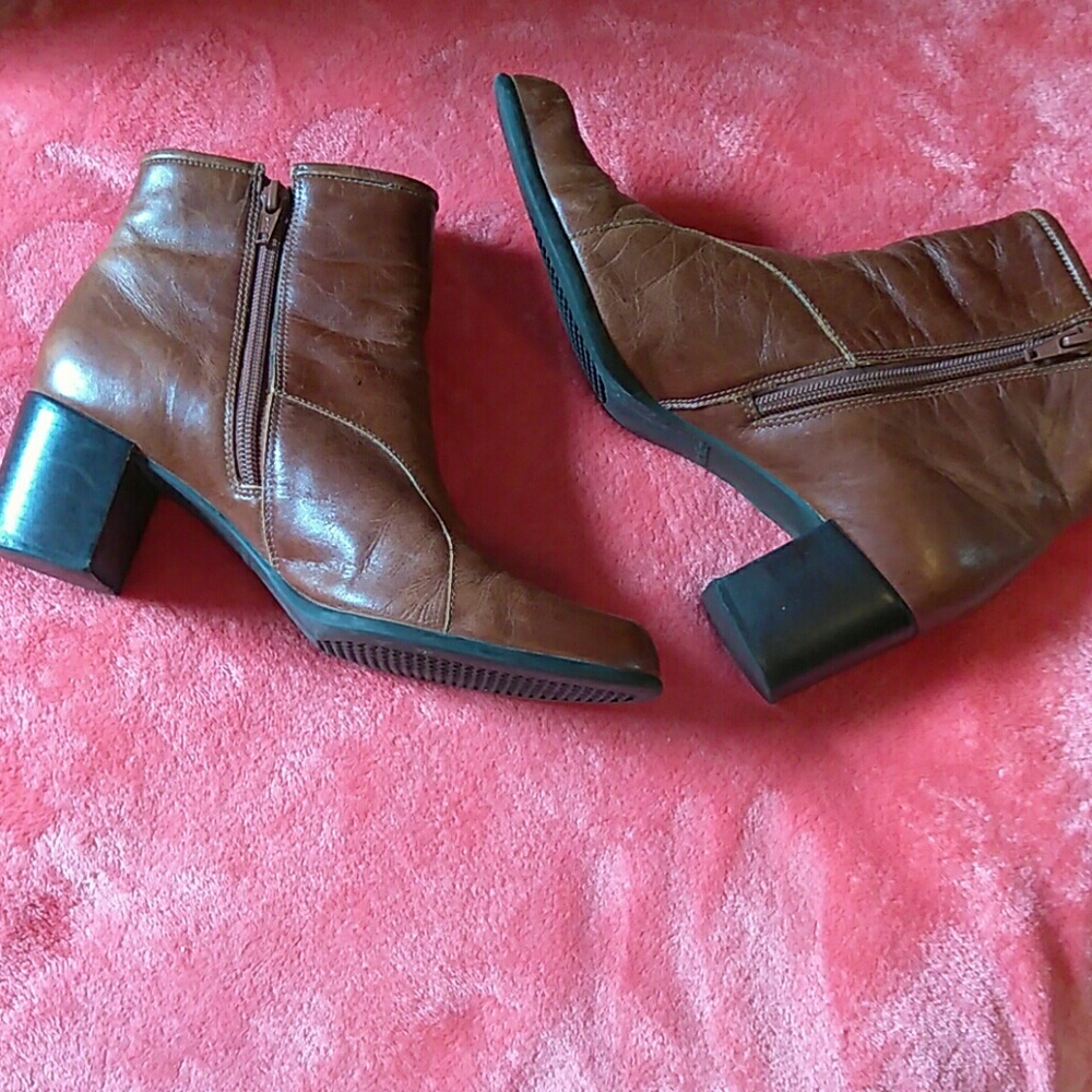Ladies Boots - Picture 2 of 4